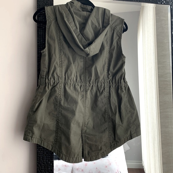 NWOT Gap Hooded Utility Vest - Picture 3 of 7